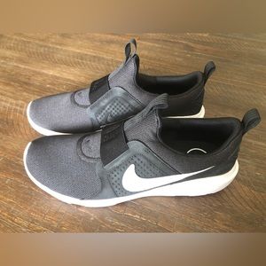 NWOT Nike AD Comfort shoe